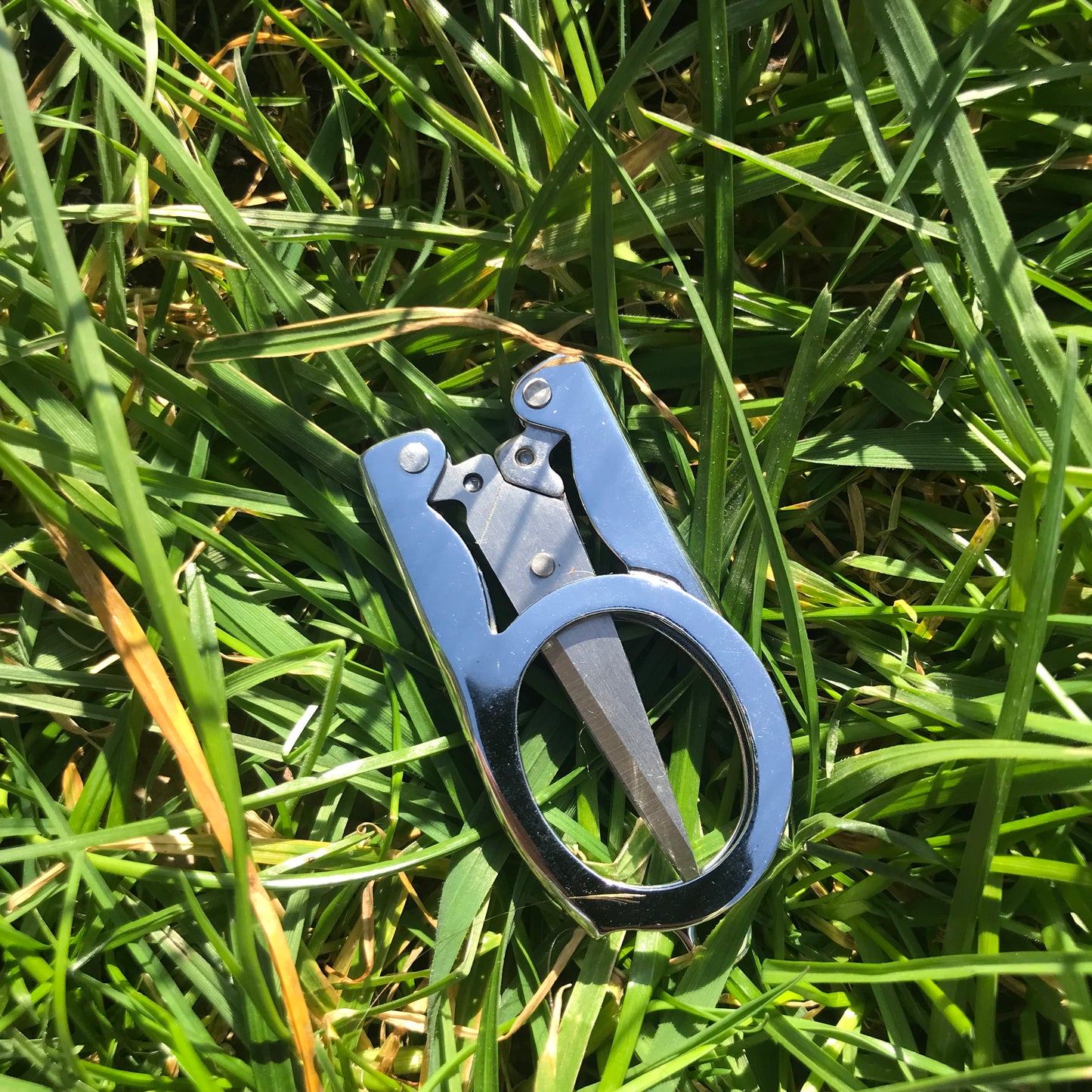 The Zilver foldable scissors