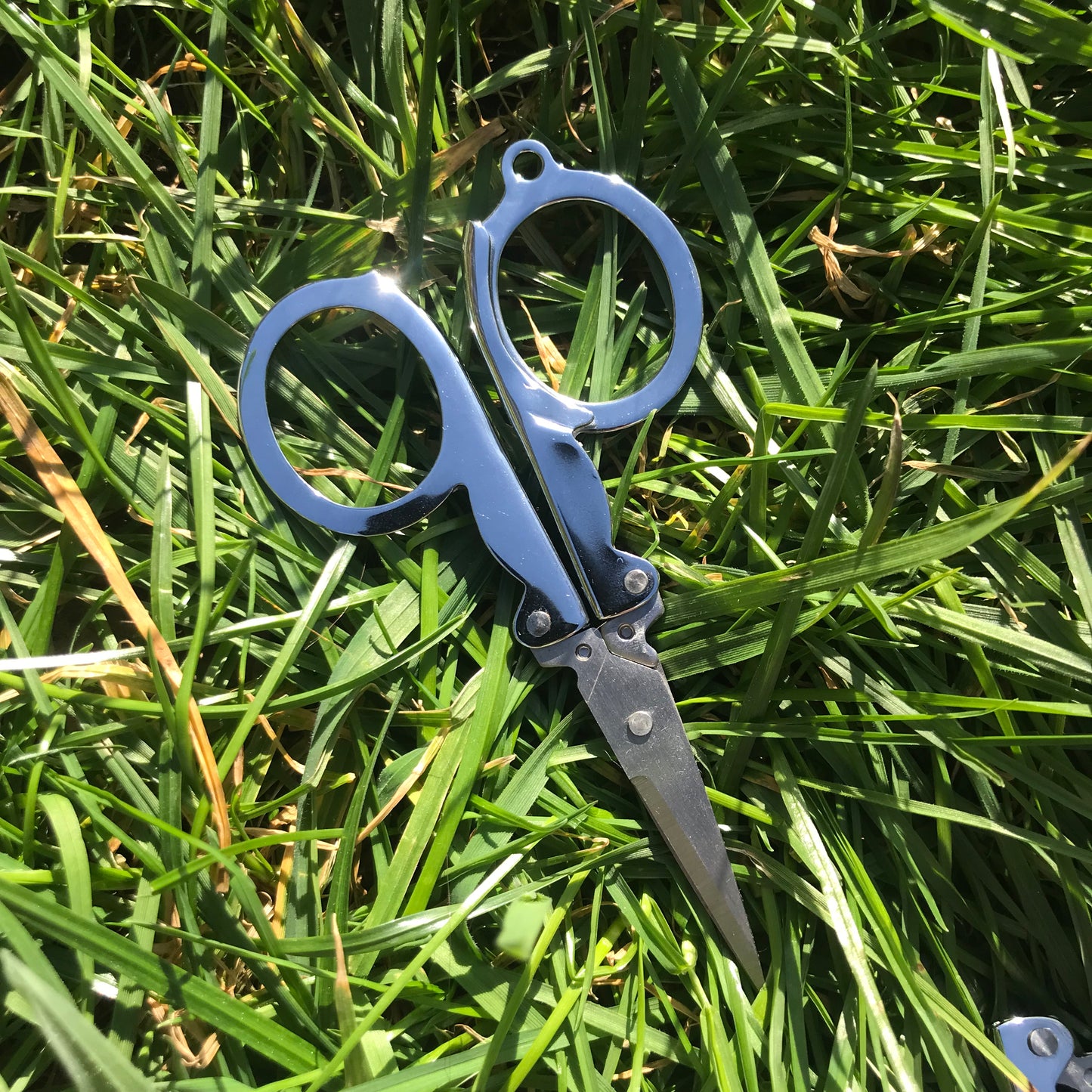 The Zilver foldable scissors