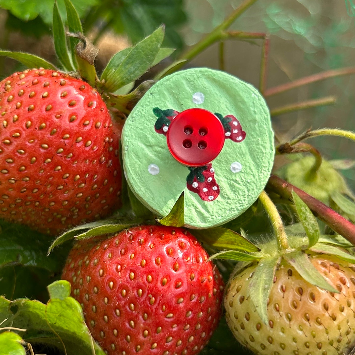 Strawberry Garden Needle Minder & Floss Drops Set – Hand-Painted Cross Stitch Organizer (floss hoop not included)
